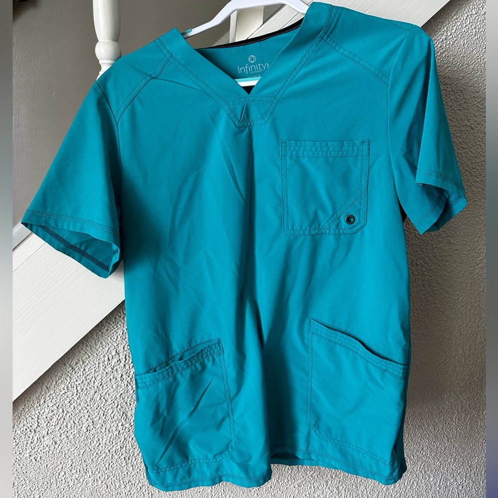 Scrub top- size small